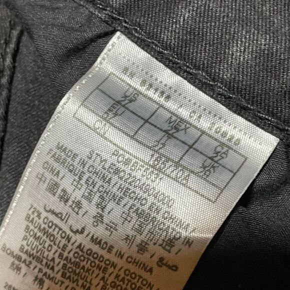 Y2K Guess women’s low-rise black light flare skinny jeans (27) - Picture 7 of 8